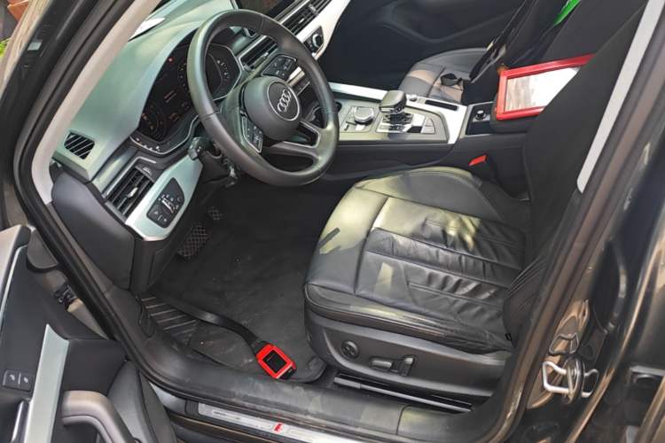 Used Audi A4L 2019 40 TFSI Fashion Edition China VI Emission Standard Left Front Seat