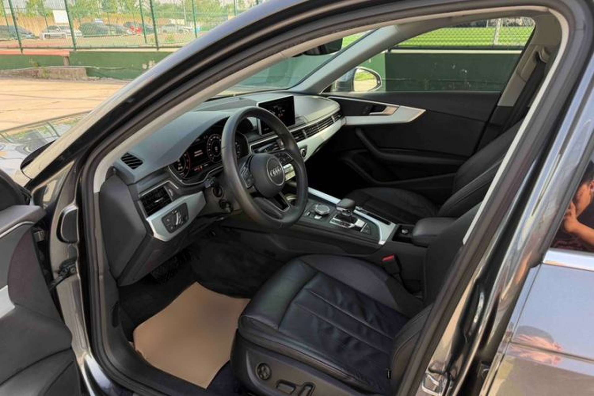 Used Audi A4L 2019 40 TFSI Fashion Edition China VI Emission Standard Left Front Seat