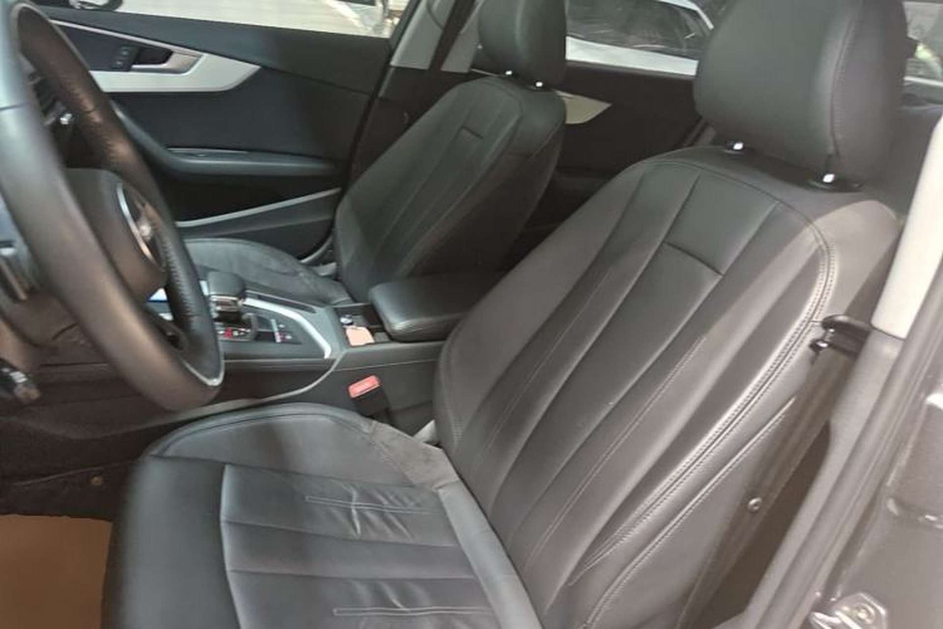 Used Audi A4L 2019 40 TFSI Fashion Edition China VI Emission Standard Left Front Seat
