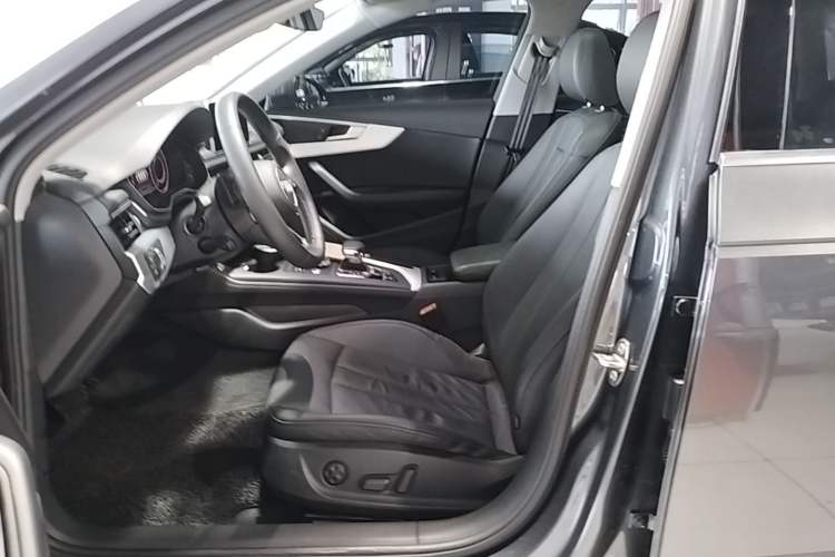 Used Audi A4L 2019 40 TFSI Fashion Edition China VI Emission Standard Left Front Seat