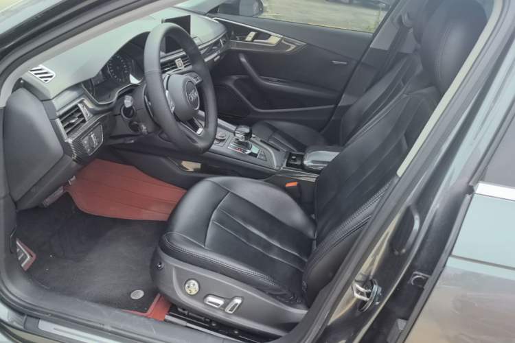 Used Audi A4L 2019 40 TFSI Ambition China VI Left Front Seat