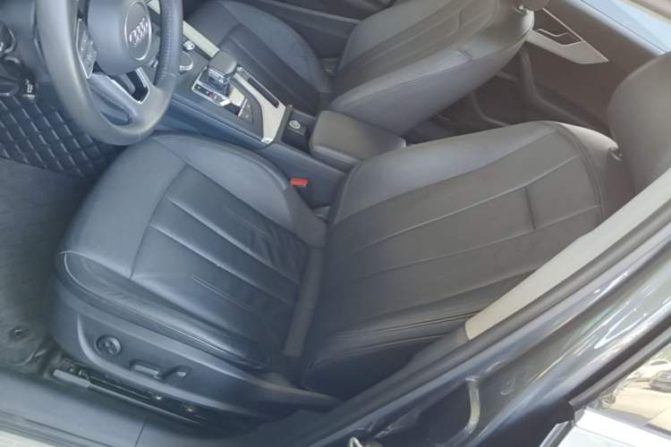 Used Audi A4L 2019 40 TFSI Fashion Edition China VI Emission Standard Left Front Seat