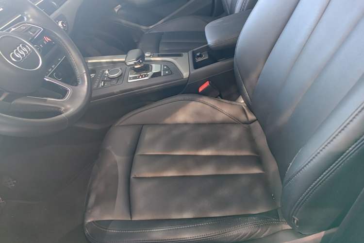 Used Audi A4L 2019 40 TFSI Ambition China VI Left Front Seat