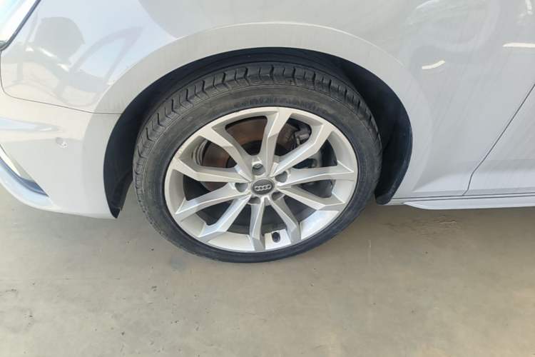 Used Audi A4L 2019 40 TFSI Fashion Edition China VI Emission Standard Left Front Wheel Hub