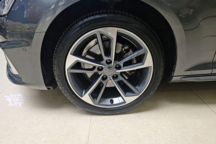 Used Audi A4L 2019 40 TFSI Fashion Edition China VI Emission Standard Left Front Wheel Hub