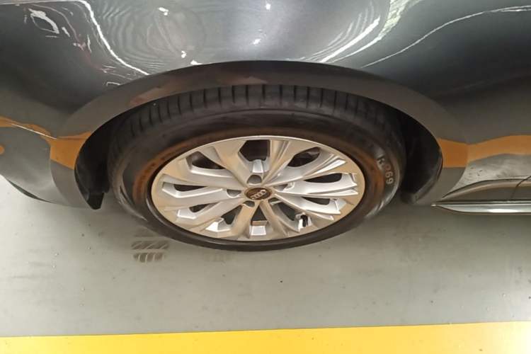 Used Audi A4L 2019 40 TFSI Ambition Version China V Left Front Wheel Hub