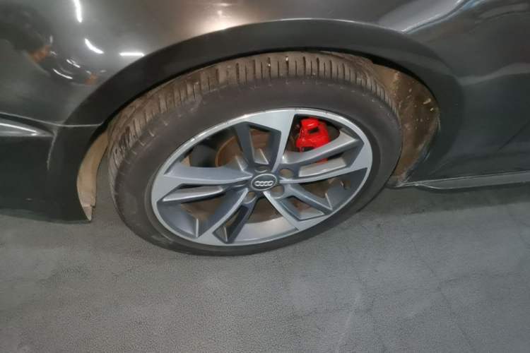Used Audi A4L 2019 40 TFSI Fashion Edition China VI Emission Standard Left Front Wheel Hub