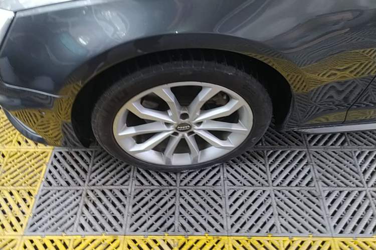 Used Audi A4L 2019 40 TFSI Fashion Edition China VI Emission Standard Left Front Wheel Hub