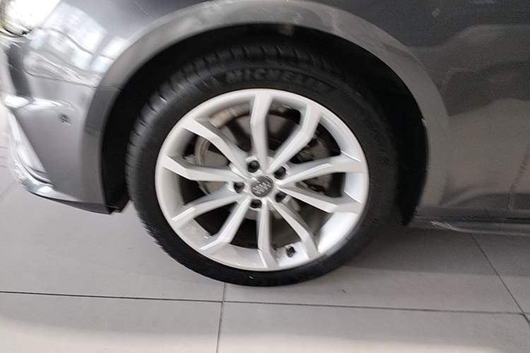Used Audi A4L 2019 40 TFSI Fashion Edition China VI Emission Standard Left Front Wheel Hub