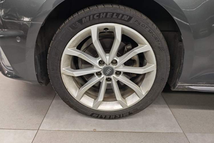 Used Audi A4L 2019 40 TFSI Fashion Edition China VI Emission Standard Left Front Wheel Hub
