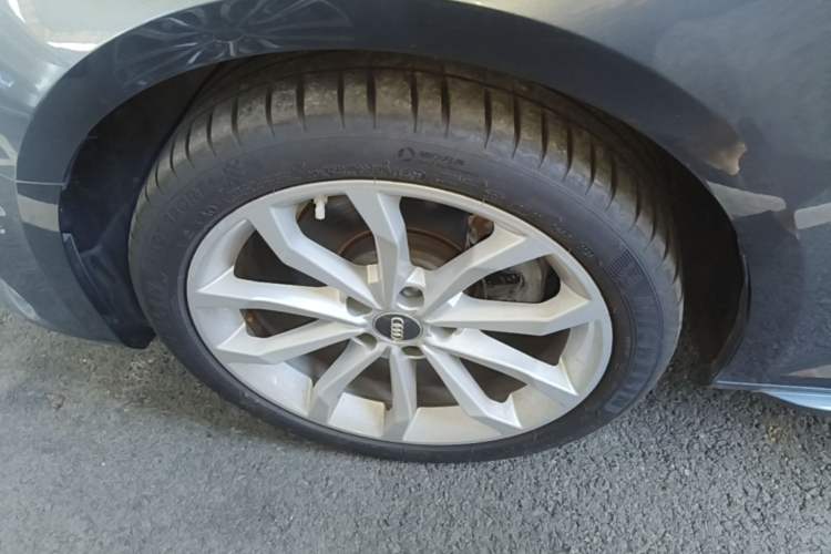 Used Audi A4L 2019 40 TFSI Fashion Edition China VI Emission Standard Left Front Wheel Hub