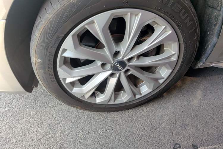 Used Audi A4L 2019 40 TFSI Ambition China VI Left Front Wheel Hub