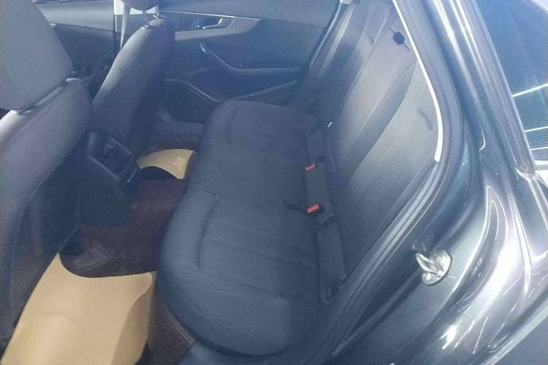 Used Audi A4L 2019 40 TFSI Ambition China VI Left Rear Seat