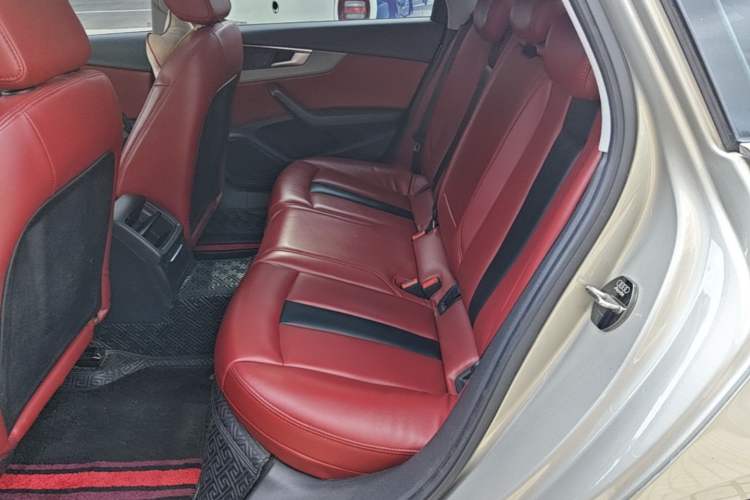Used Audi A4L 2019 40 TFSI Ambition China VI Left Rear Seat