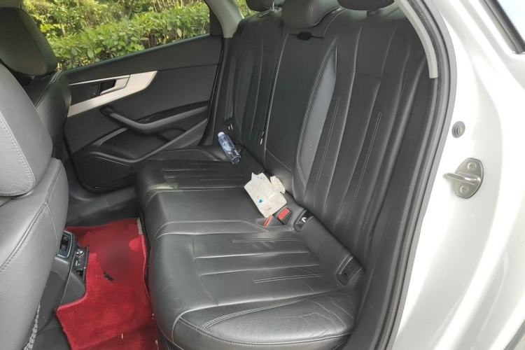 Used Audi A4L 2019 40 TFSI Fashion Edition China VI Emission Standard Left Rear Seat