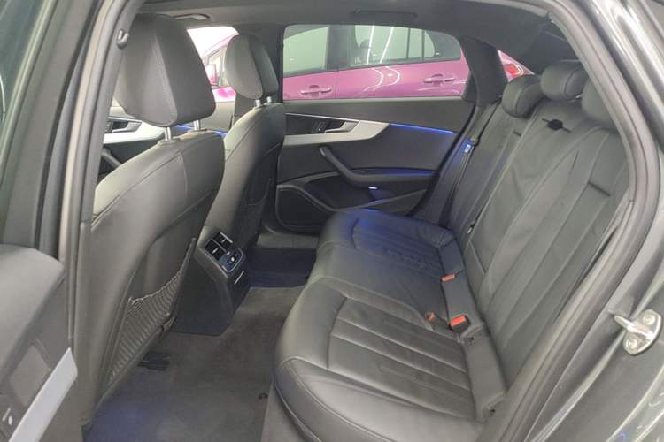 Used Audi A4L 2019 40 TFSI Fashion Edition China VI Emission Standard Left Rear Seat
