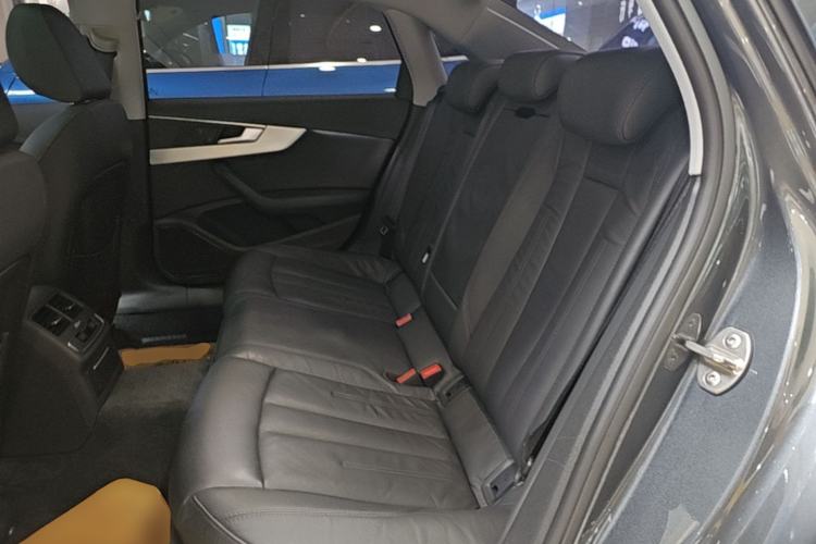 Used Audi A4L 2019 40 TFSI Fashion Edition China VI Emission Standard Left Rear Seat