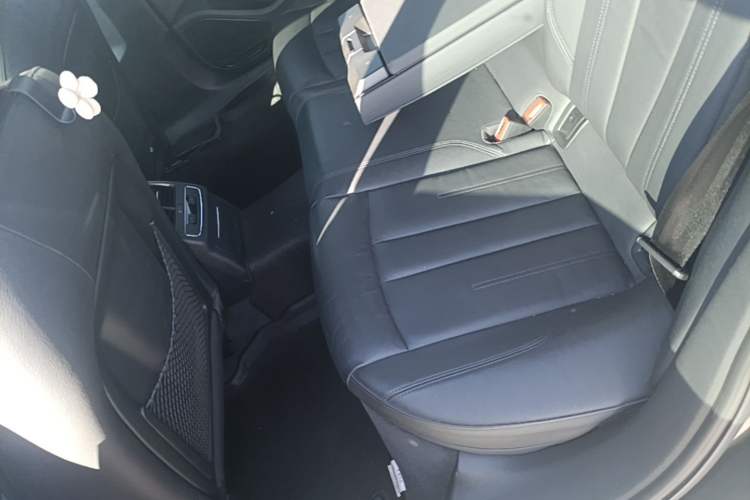 Used Audi A4L 2019 40 TFSI Fashion Edition China VI Emission Standard Left Rear Seat