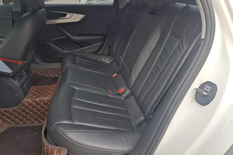 Used Audi A4L 2019 40 TFSI Fashion Version China V Left Rear Seat