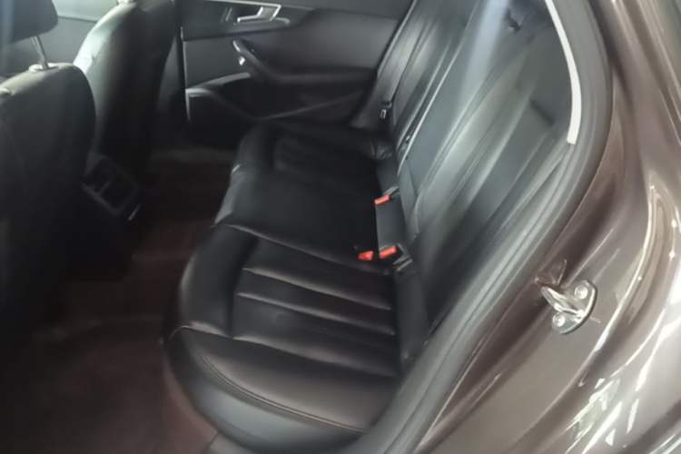 Used Audi A4L 2019 40 TFSI Ambition China VI Left Rear Seat