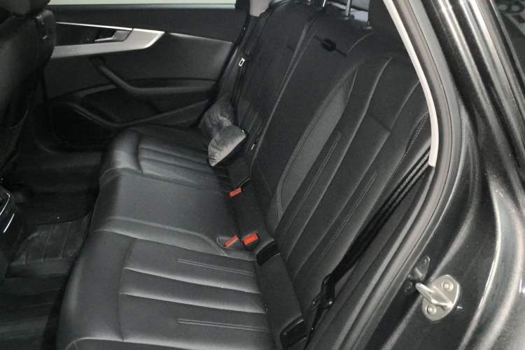 Used Audi A4L 2019 40 TFSI Fashion Edition China VI Emission Standard Left Rear Seat