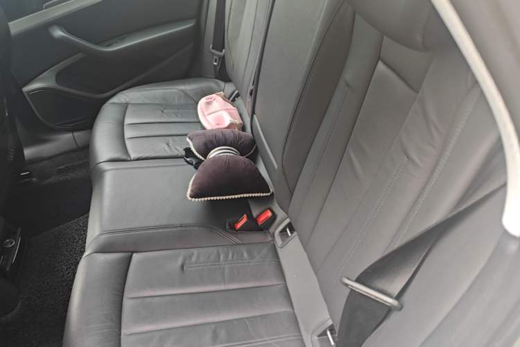 Used Audi A4L 2019 40 TFSI Fashion Edition China VI Emission Standard Left Rear Seat