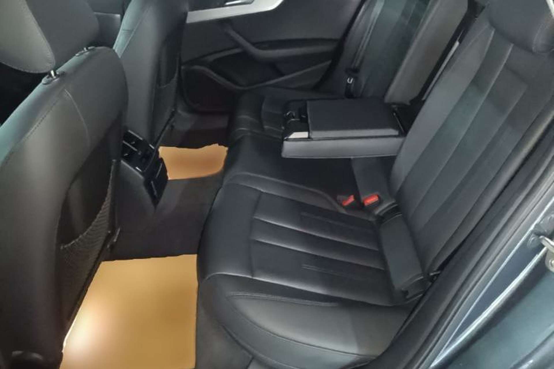 Used Audi A4L 2019 40 TFSI Fashion Edition China VI Emission Standard Left Rear Seat