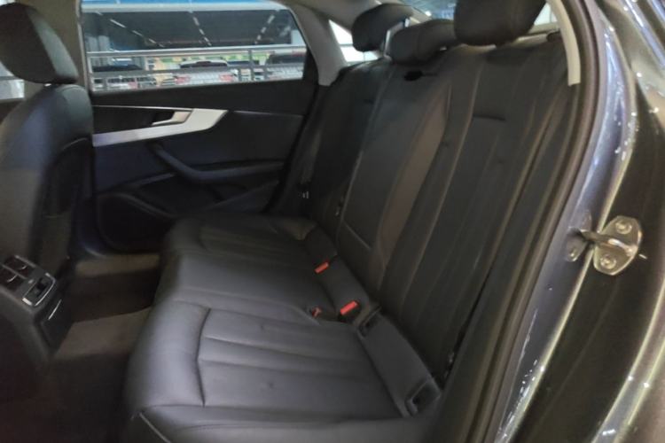 Used Audi A4L 2019 40 TFSI Fashion Edition China VI Emission Standard Left Rear Seat