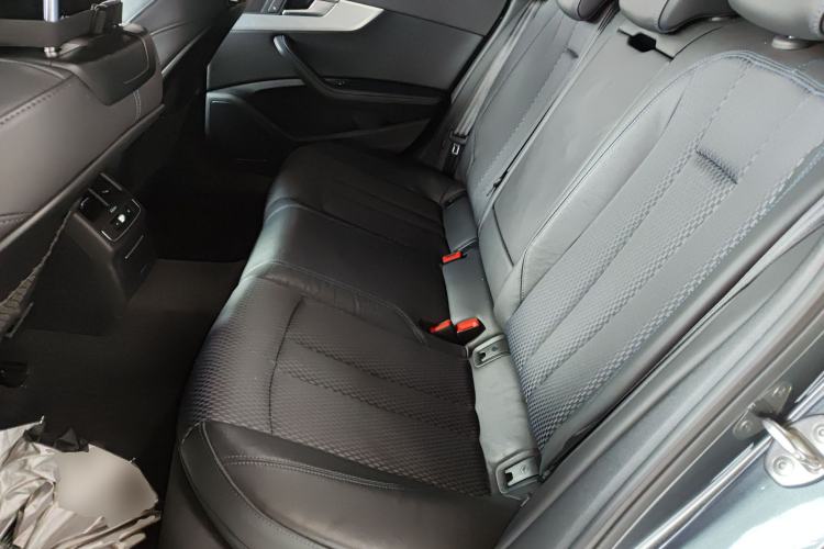 Used Audi A4L 2019 40 TFSI Sporty Version China VI Left Rear Seat