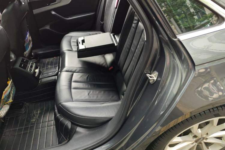 Used Audi A4L 2019 40 TFSI Fashion Edition China VI Emission Standard Left Rear Seat