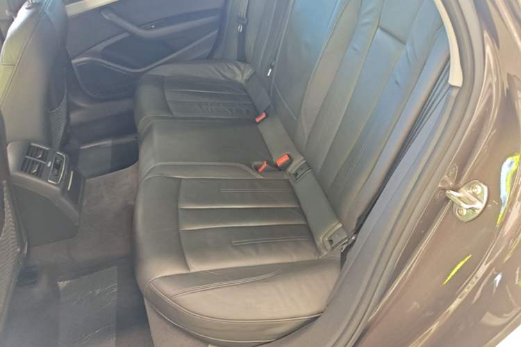 Used Audi A4L 2019 40 TFSI Fashion Edition China VI Emission Standard Left Rear Seat