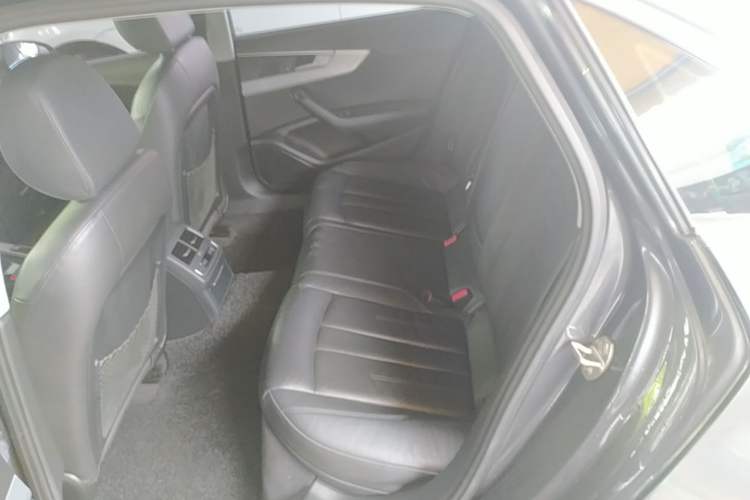 Used Audi A4L 2019 40 TFSI Fashion Edition China VI Emission Standard Left Rear Seat
