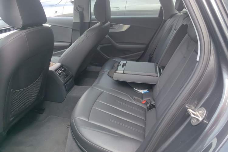 Used Audi A4L 2019 40 TFSI Fashion Edition China VI Emission Standard Left Rear Seat
