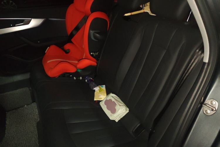 Used Audi A4L 2019 40 TFSI Fashion Edition China VI Emission Standard Left Rear Seat