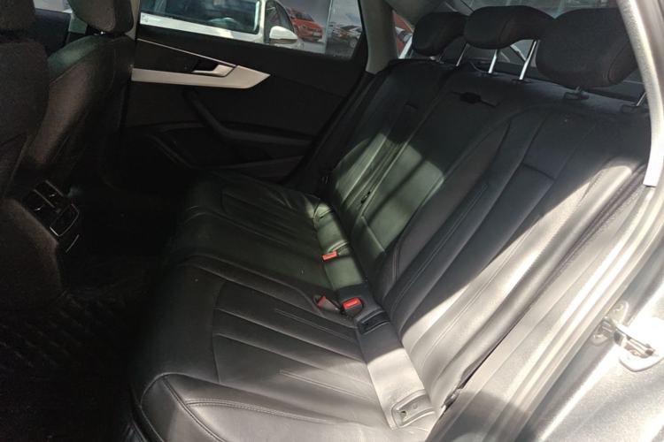 Used Audi A4L 2019 40 TFSI Fashion Edition China VI Emission Standard Left Rear Seat