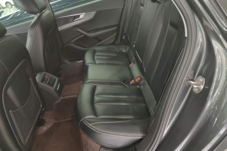 Used Audi A4L 2019 40 TFSI Ambition China VI Left Rear Seat
