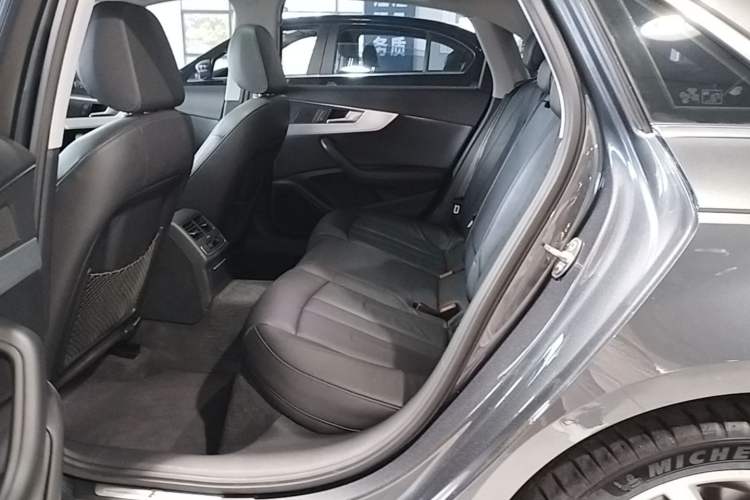 Used Audi A4L 2019 40 TFSI Fashion Edition China VI Emission Standard Left Rear Seat