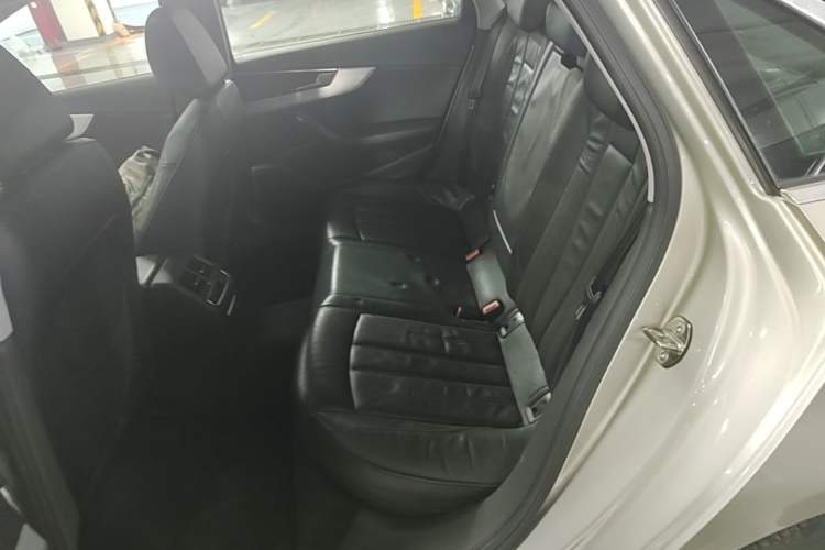 Used Audi A4L 2019 40 TFSI Fashion Edition China VI Emission Standard Left Rear Seat