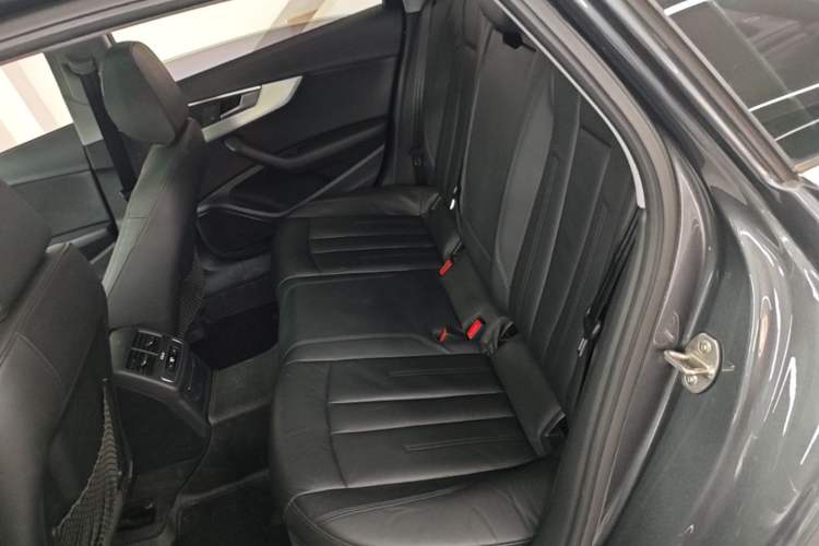 Used Audi A4L 2019 40 TFSI Fashion Edition China VI Emission Standard Left Rear Seat