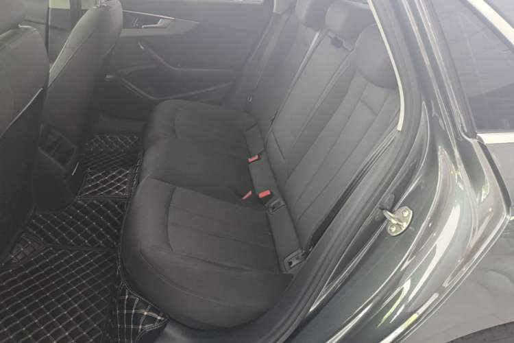 Used Audi A4L 2019 40 TFSI Ambition China VI Left Rear Seat