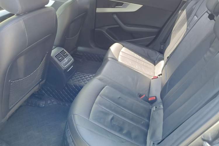 Used Audi A4L 2019 40 TFSI Fashion Edition China VI Emission Standard Left Rear Seat