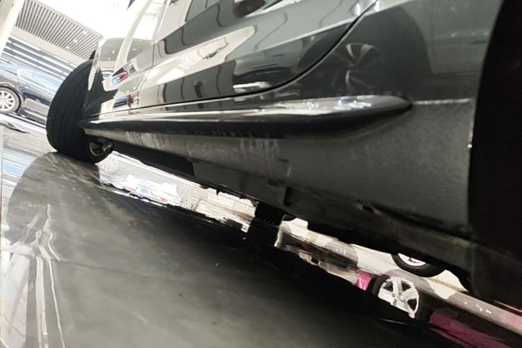 Used Audi A4L 2019 40 TFSI Fashion Edition China VI Emission Standard Left Side Sill