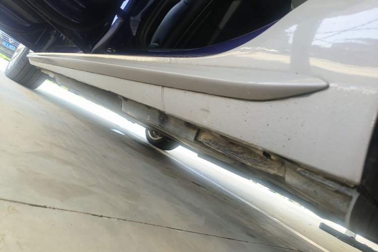 Used Audi A4L 2019 40 TFSI Fashion Edition China VI Emission Standard Left Side Sill