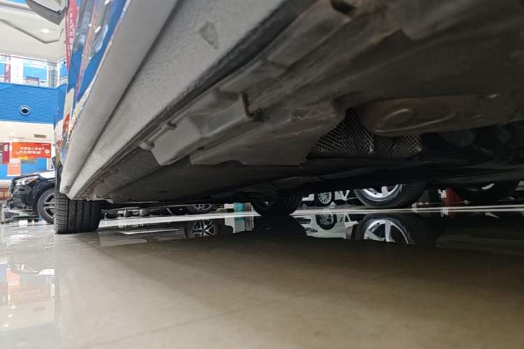 Used Audi A4L 2019 40 TFSI Fashion Edition China VI Emission Standard Left Side Sill