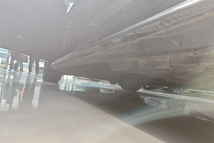 Used Audi A4L 2019 40 TFSI Fashion Edition China VI Emission Standard Left Side Sill