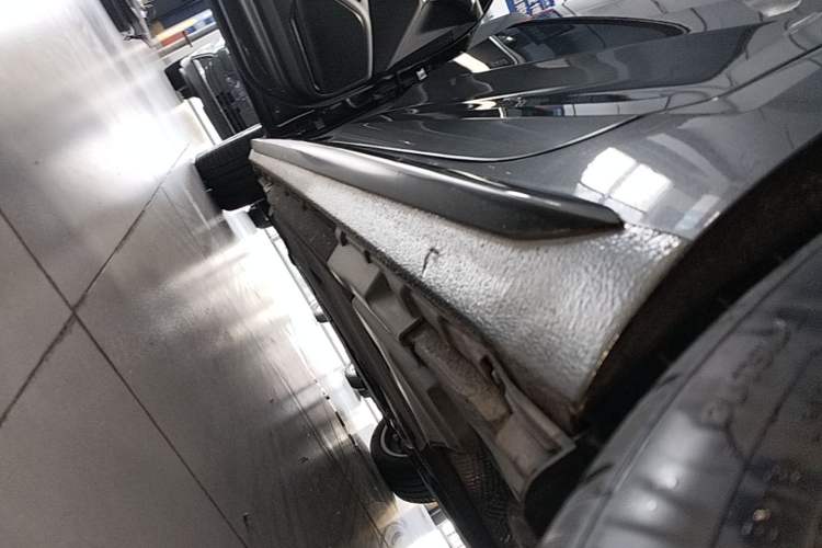 Used Audi A4L 2019 40 TFSI Fashion Edition China VI Emission Standard Left Side Sill
