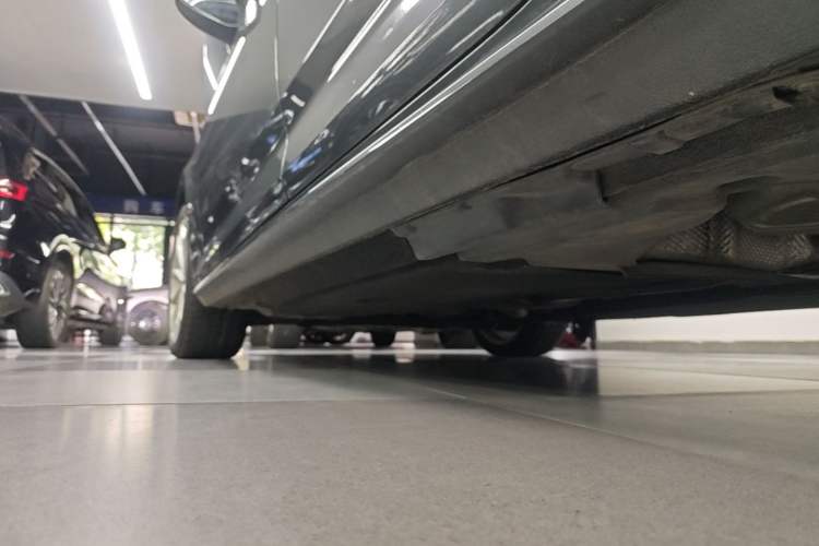 Used Audi A4L 2019 40 TFSI Fashion Edition China VI Emission Standard Left Side Sill