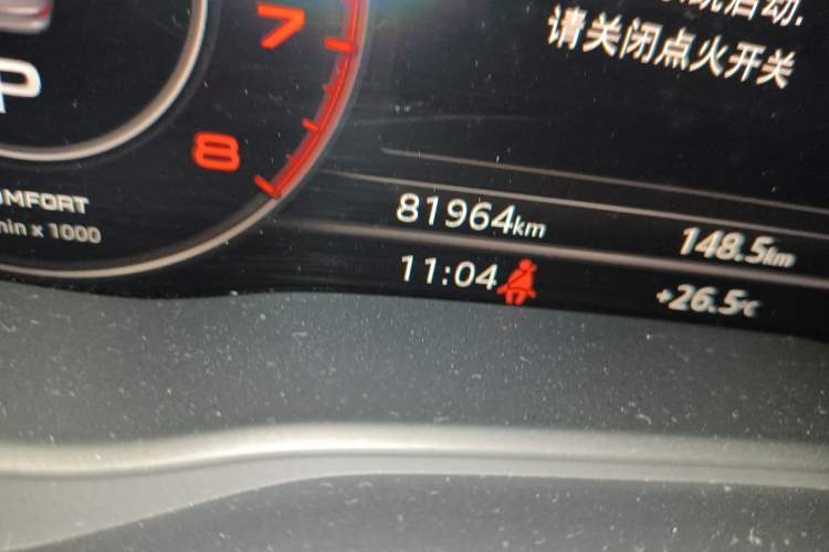 Used Audi A4L 2019 40 TFSI Fashion Edition China VI Emission Standard Odometer Close Up