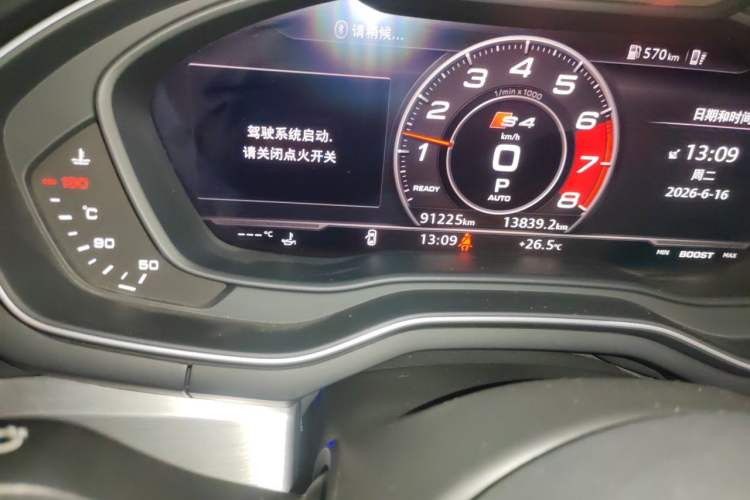 Used Audi A4L 2019 40 TFSI Fashion Edition China VI Emission Standard Odometer Close Up