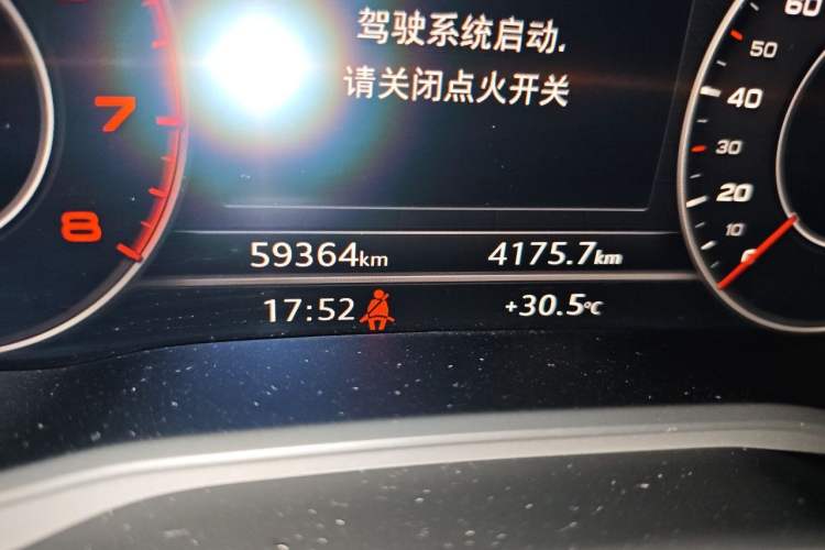 Used Audi A4L 2019 40 TFSI Fashion Edition China VI Emission Standard Odometer Close Up